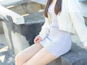 稚乖画册 – 赤西夜夜的制服套图分享，喔哟，这个姿势果然挺有意思的，心里默默为她打分…