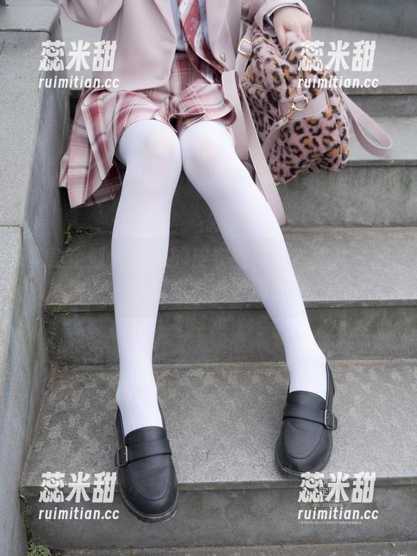 紧急企划 - 见希的皮衣有多好？图片一翻，你就知道资源满满！