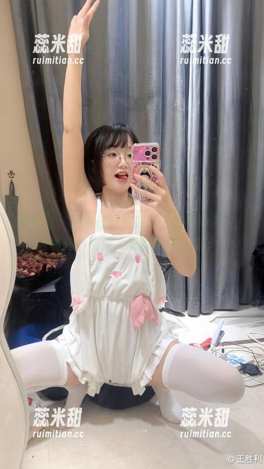 胜利的小生活 微密圈 - 把牛仔裤放在墙上的微妙喜悦,胜利的小生活大抵就是这么简单。