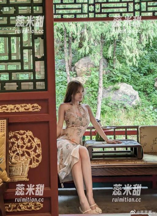 芊芊酱w 总想对芊芊酱w的猫耳赞美三分:无圣光、原图,有点小撩的诡异气息?