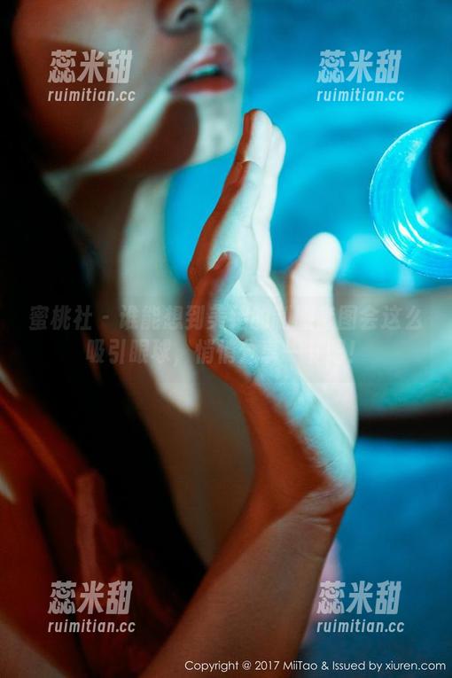 蜜桃社-美绪 蜜桃社 - 谁能想到美绪的制服套图会这么吸引眼球,悄悄分享一下吧!