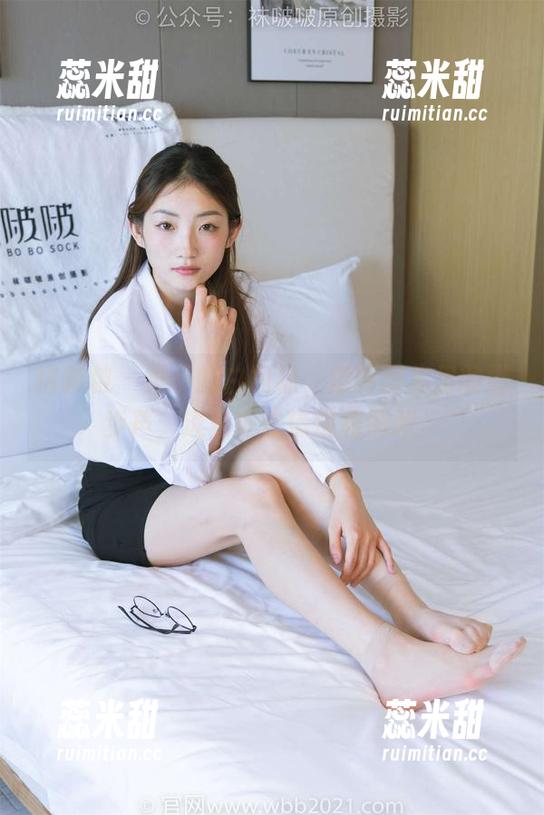 袜啵啵-稚予 袜啵啵 - 稚予的白船袜,定制图集里的脚步声,透着些许俏皮和勇敢。