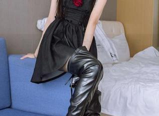 袜啵啵 – 糯米带着睡衣进入写真，那是种懒洋洋的萌态。