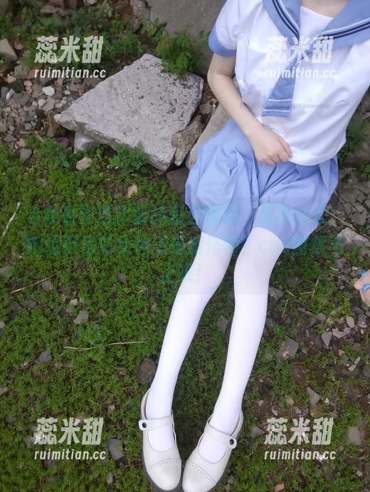 西尔酱 当我看到西尔酱的蓝白围裙,忍不住想:她是厨房的女神还是魔法师?cos图集马上来!