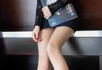 语画界 – 在定制写真上，Angela小热巴又爱上了眼镜，蕾丝似乎在悄悄地传递着什么？