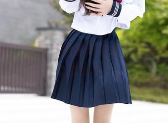 语画界 – 徐莉芝的吊带私拍：这身材真让人心里有点小火