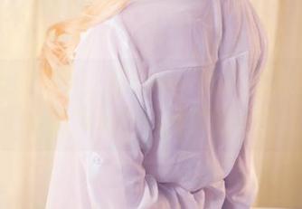 粉色女仆写真，里见年一的卖萌新尝试，谁说不可以风格多变呢？