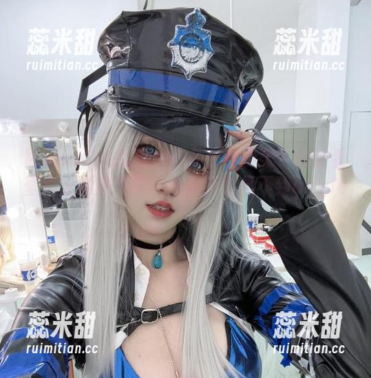 阿薰kaOri 阿薰kaOri的自拍有多少种姿势?试试看壁纸上的魔力吧,完全不怕找不到angle!