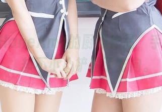 雨波_HaneAme的厨娘作品，手拿小铲，却不小心铲偏了方向。