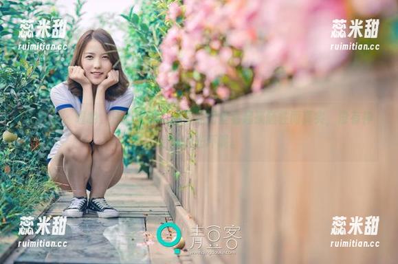 青豆客 - 喔哟，汪佩妮这女孩在美图里看起来随性而真实，没有神话般的光环呢。