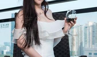 青豆客 – 穆菲菲户外大挑战：看她如何用这套图征服大自然！