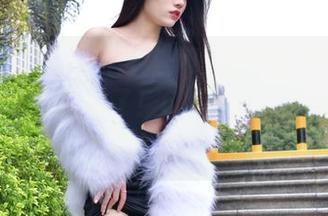 魔镜街拍 – 福利合集：瞧瞧婷婷这修身灰裙，走路都带风了！OL风原来也可以这么休闲？