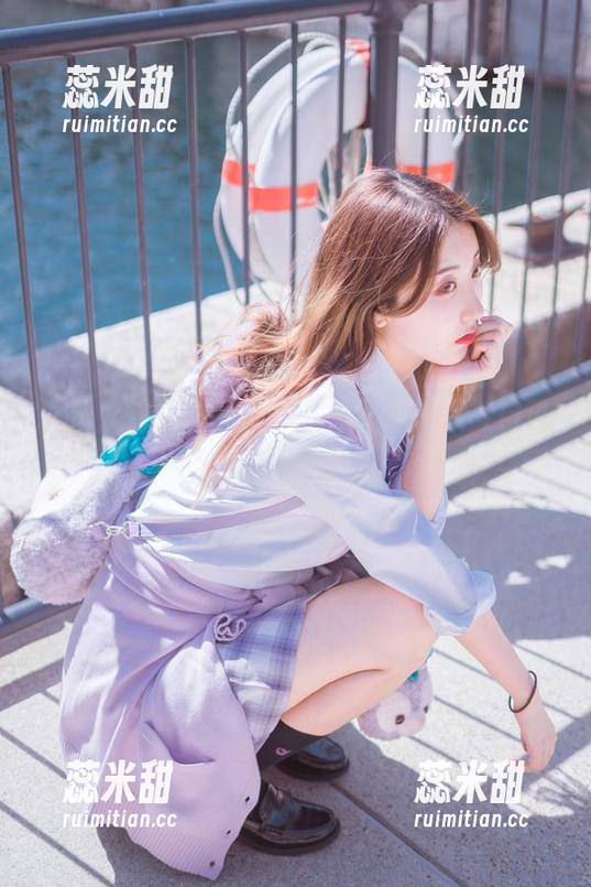 黑川 一边欣赏黑川的双马尾,一边差点被自己想的东西逗乐